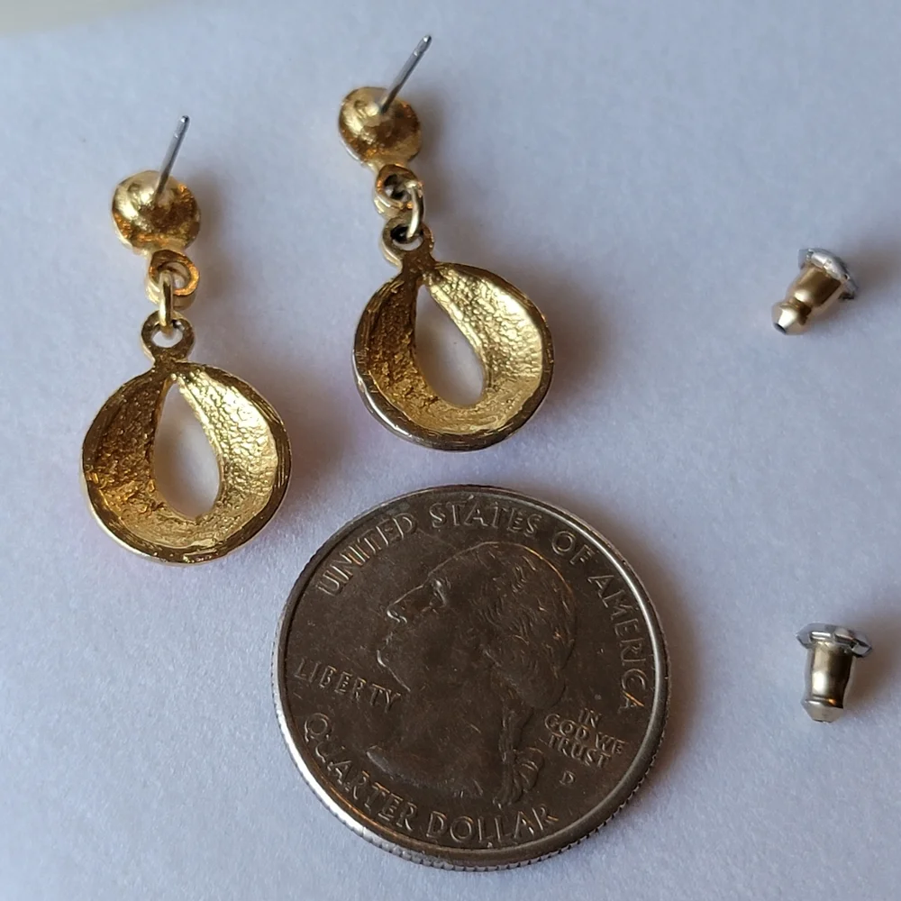 Vintage Keyhole Red Enamel Gold Tone Drop Earrings